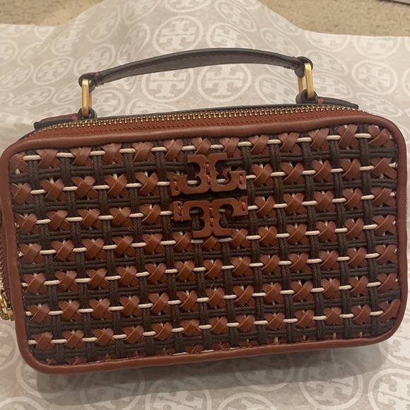 Tory Burch Britten Woven Small Top Handle Case - Picture 9 of 13